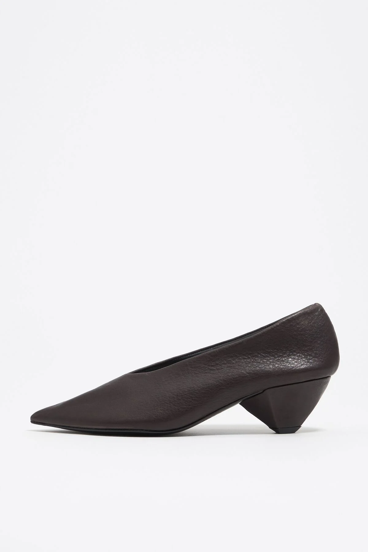 Chocolate leather medium heel court shoe