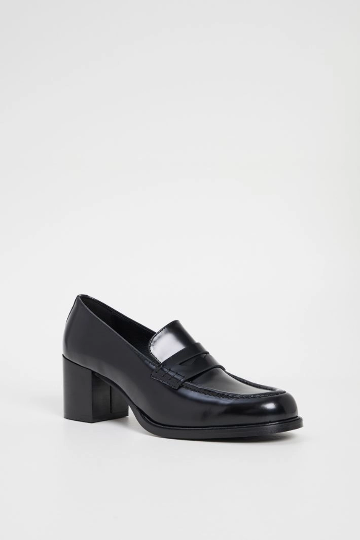 Leather shoes with band - BLACK