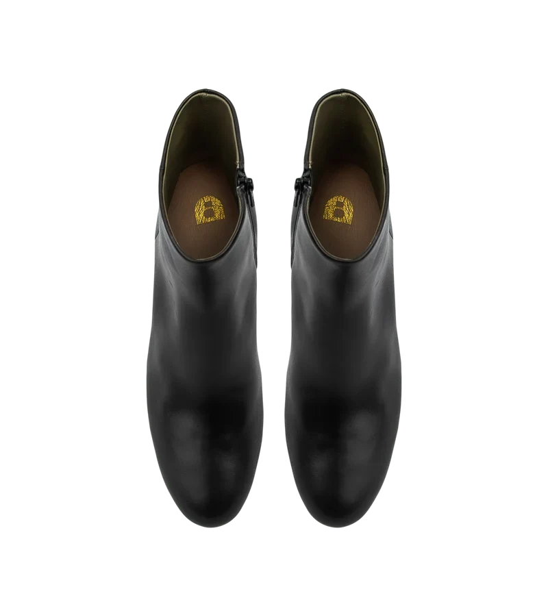 Tachuri Black Leather Ankle Boots