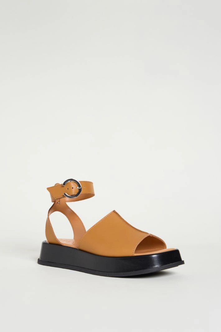 Leather platform sandals - CAMEL