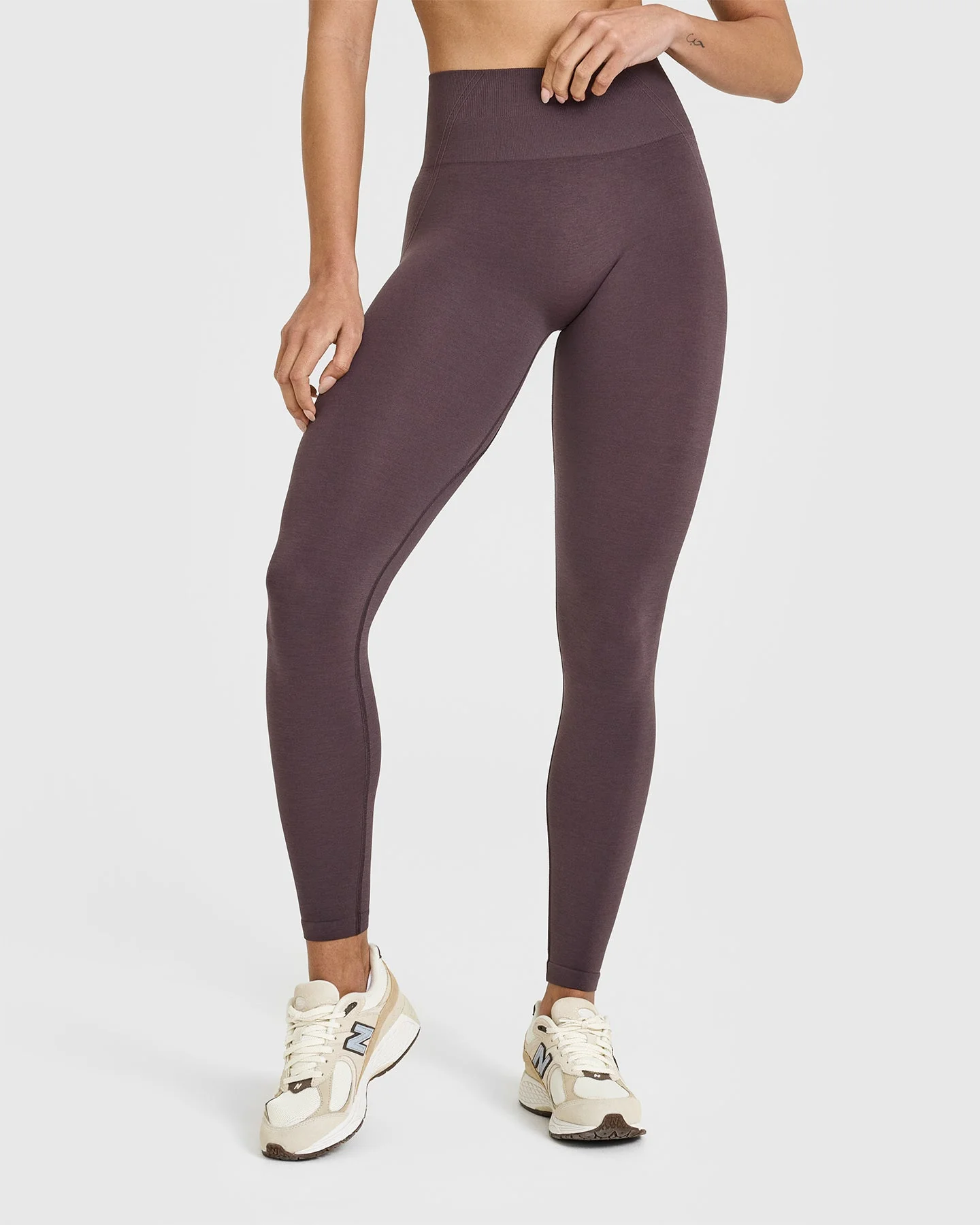 EffortlessLift™ Seamless Leggings with White Logo | Umber Brown