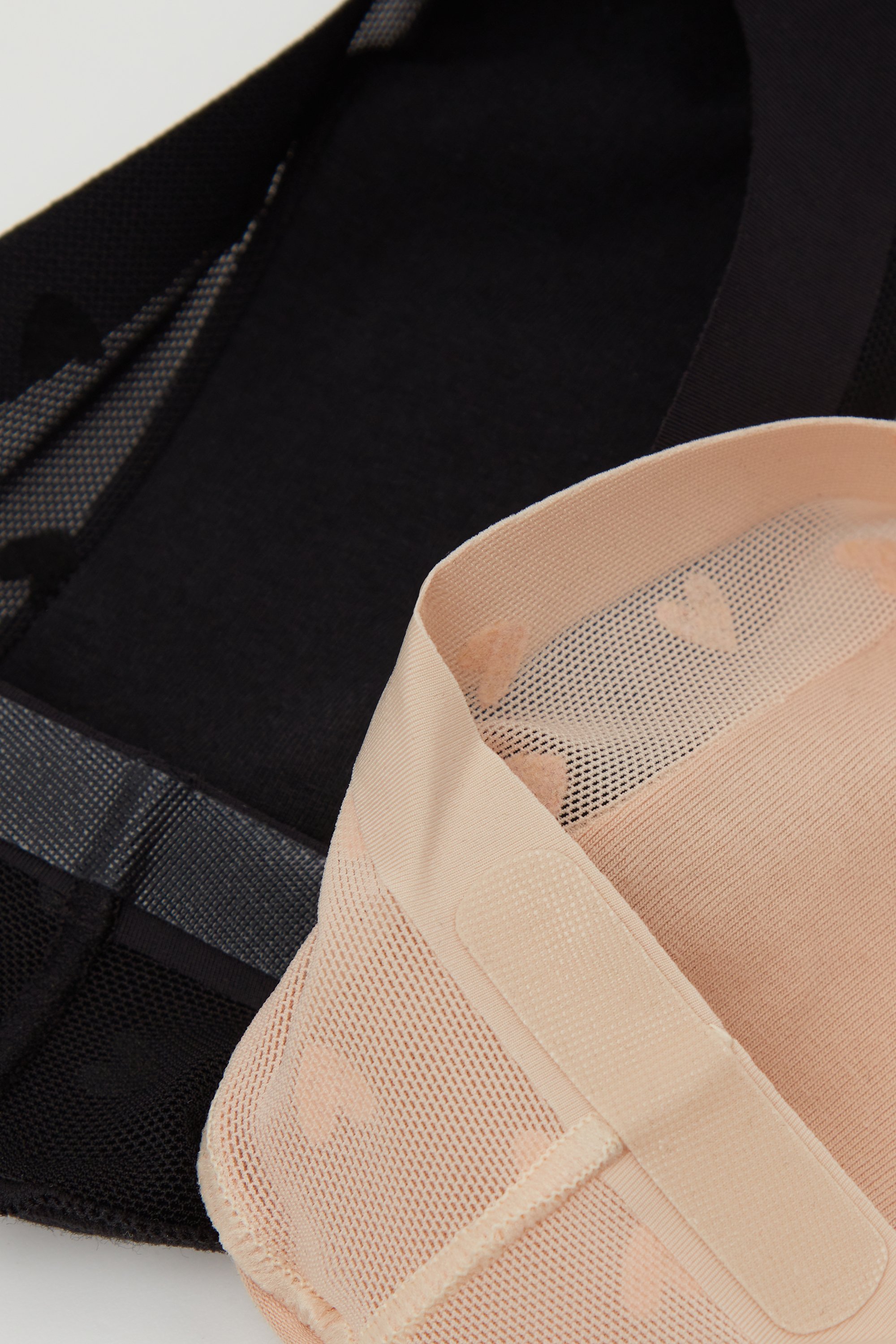 2 Pairs of Women’s Flocked Tulle No-Show Socks