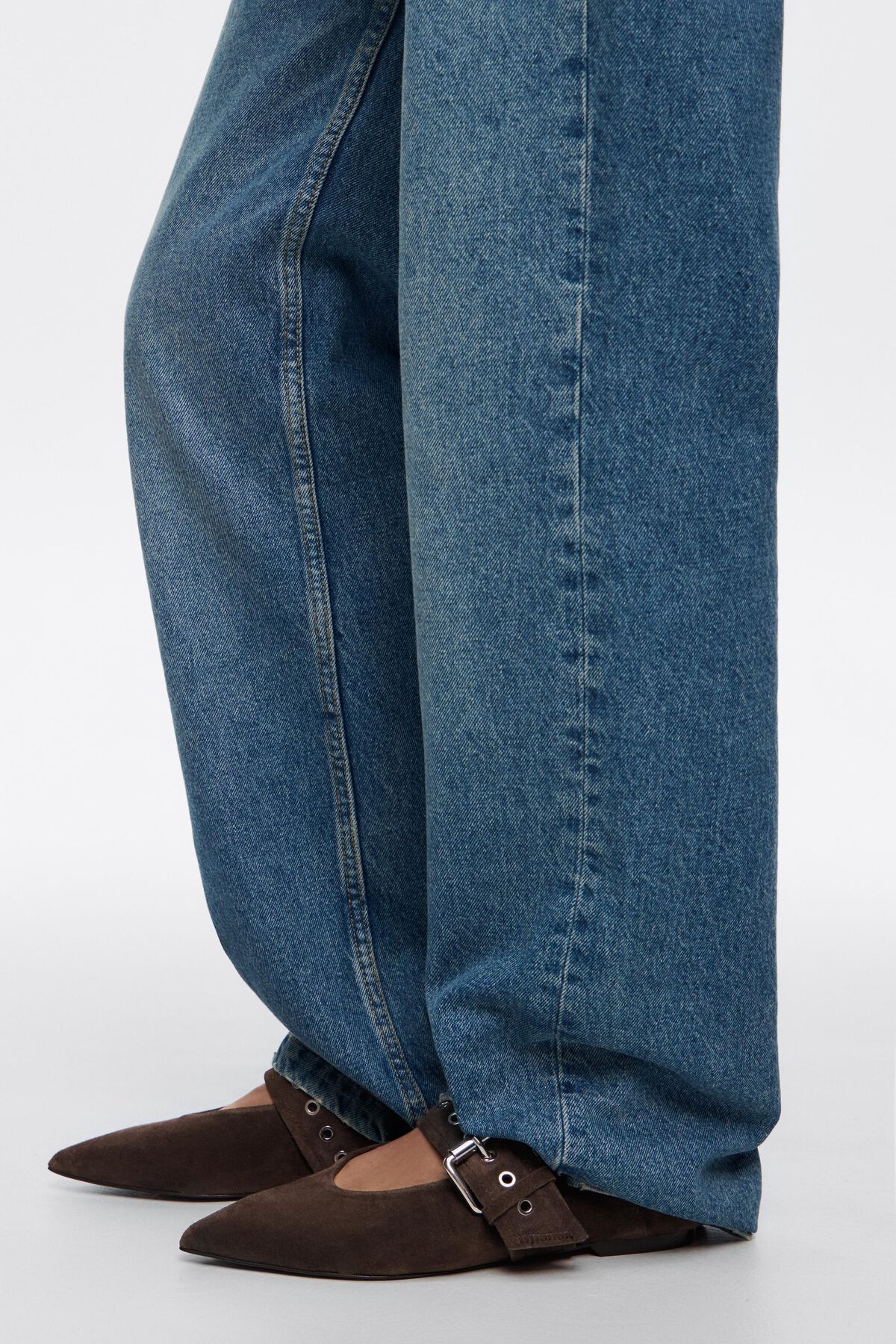 Brown suede ballerina