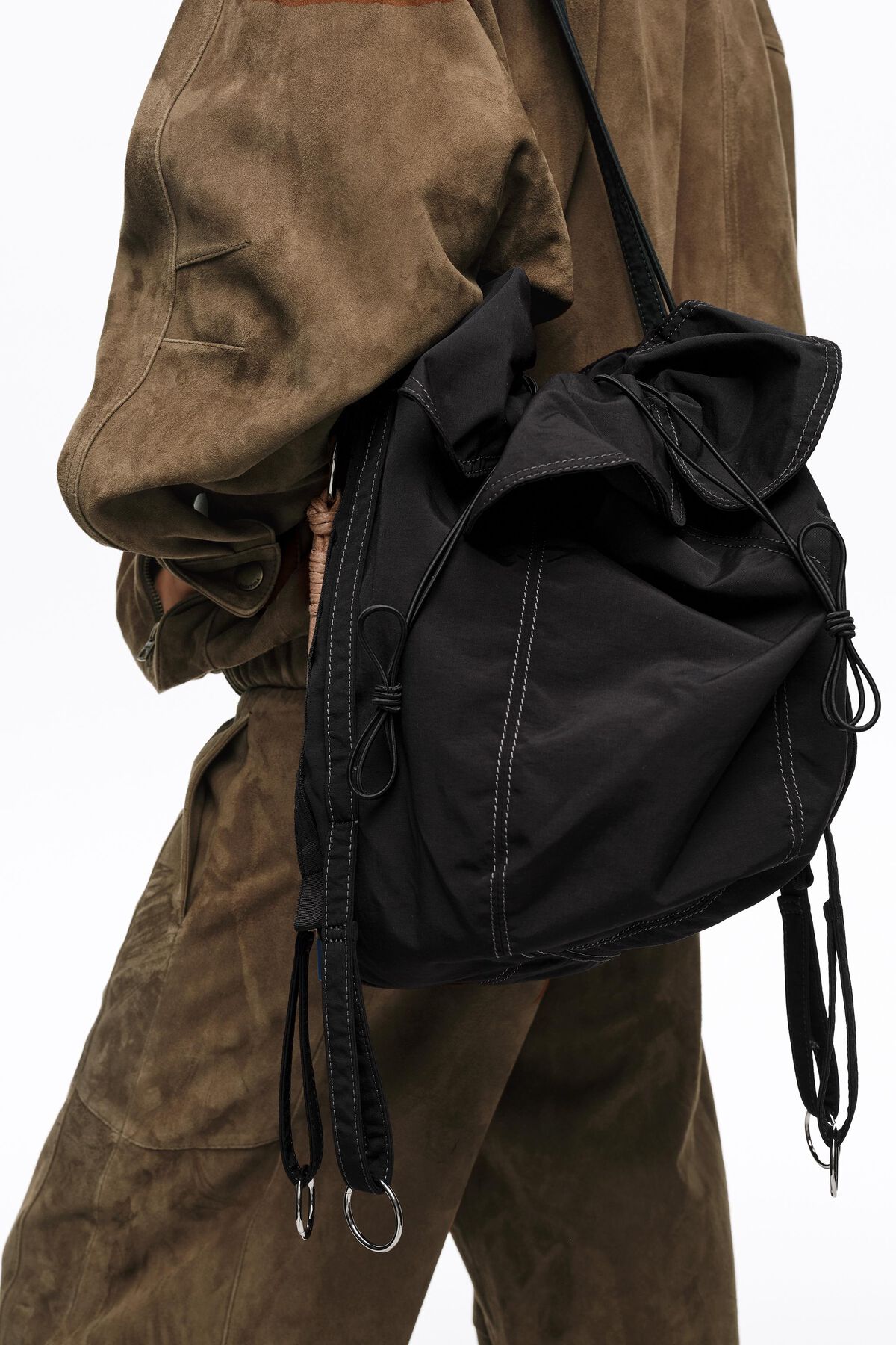 Black woven large Pétalo bag