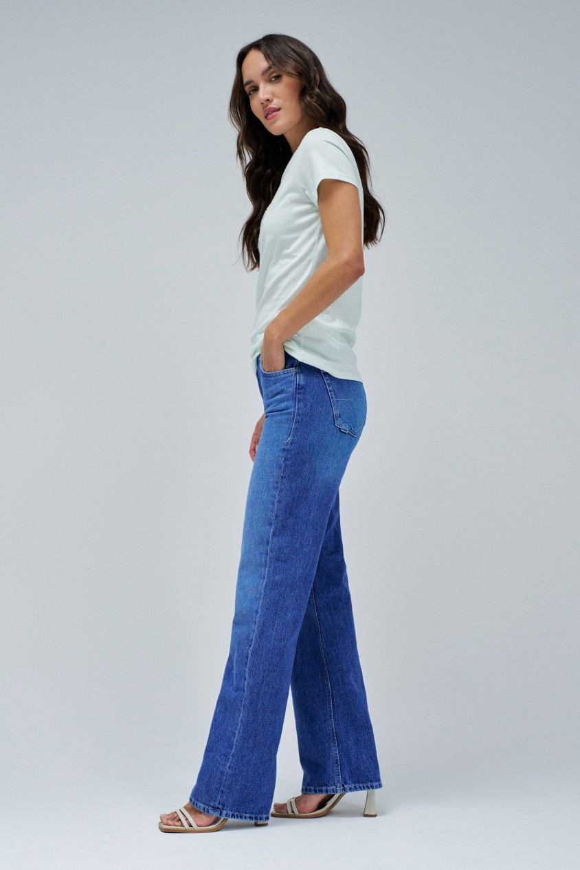 T-SHIRT WITH BRANDING