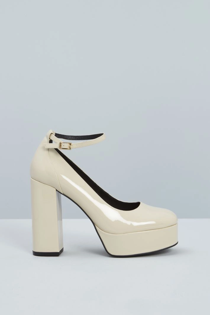 Platform court shoes - CREAM