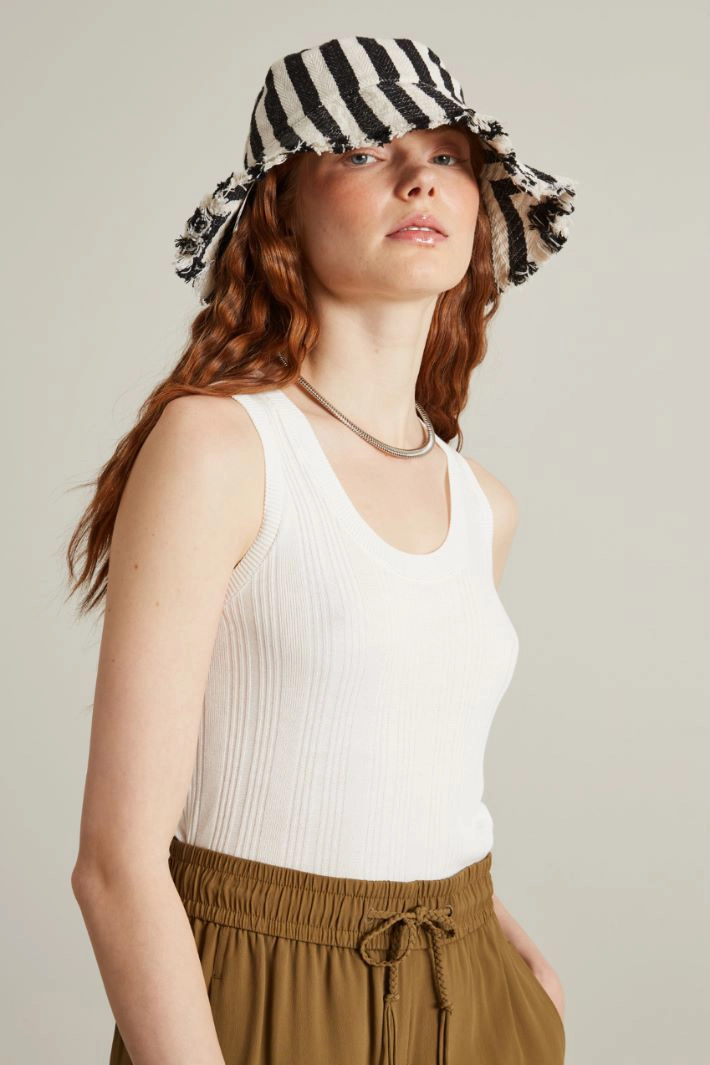 Cotton hat - WHITE BLACK