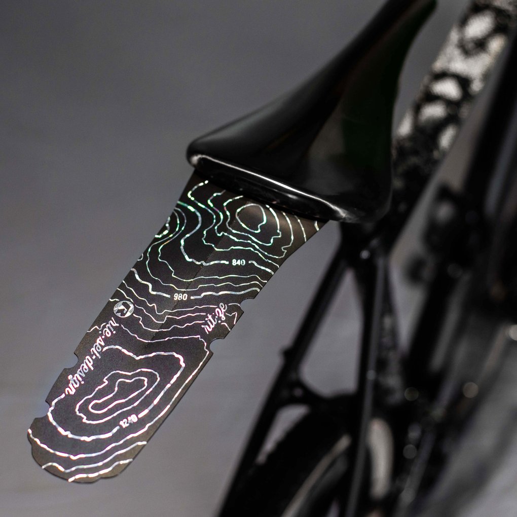 rie:sel design rit:ze Fender - höhenlinien
