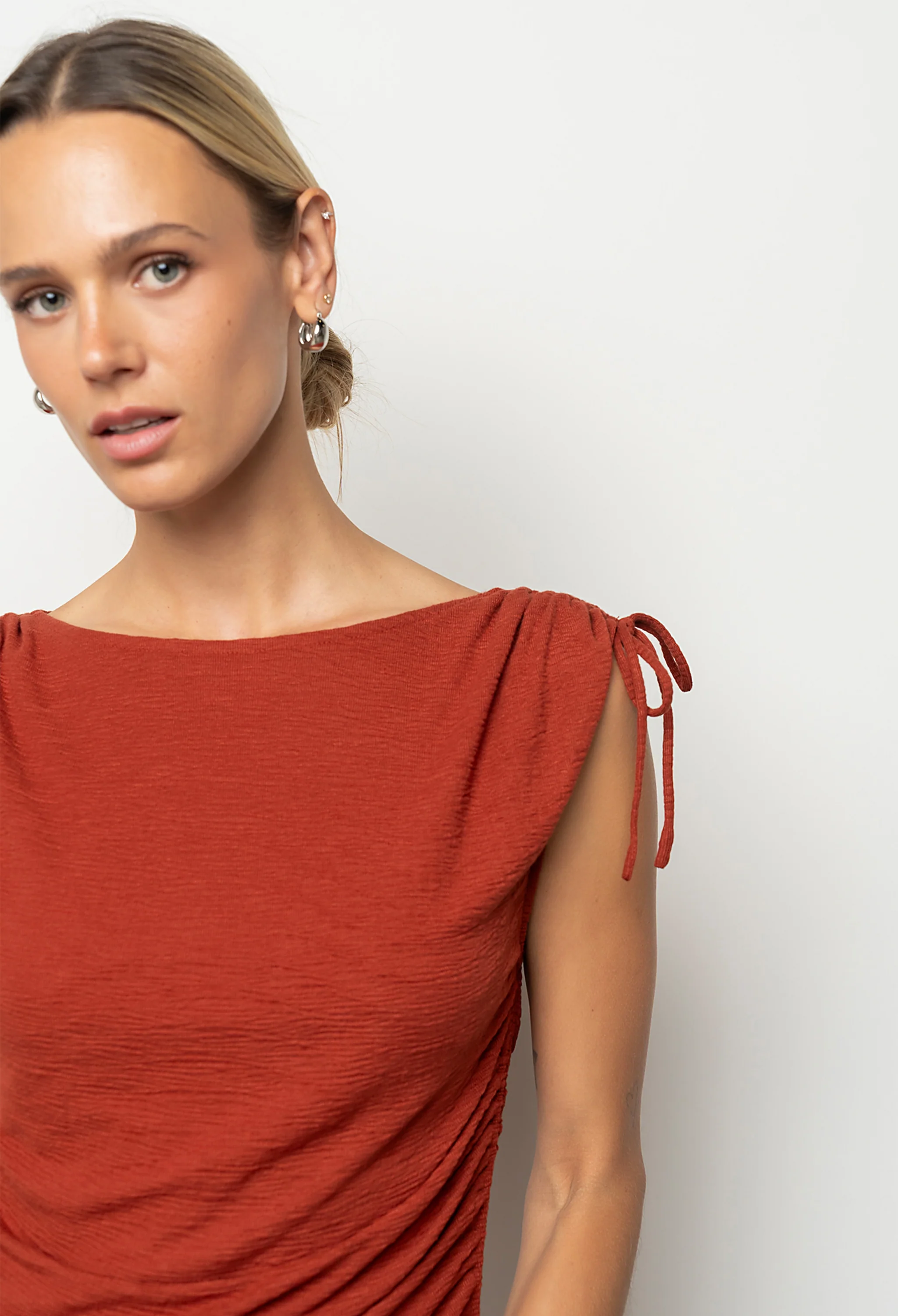Remi Textured Maxi Dress in Brick