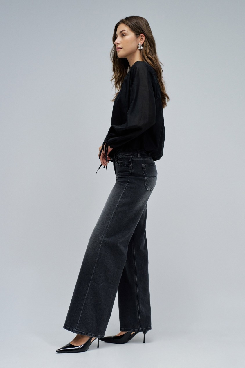 BLOUSE WITH PUFFED SLEEVES