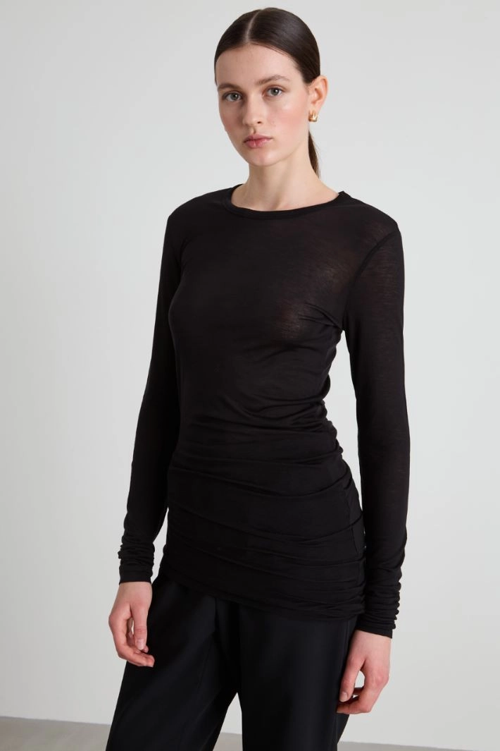 T-shirt with asymmetrical bottom - BLACK