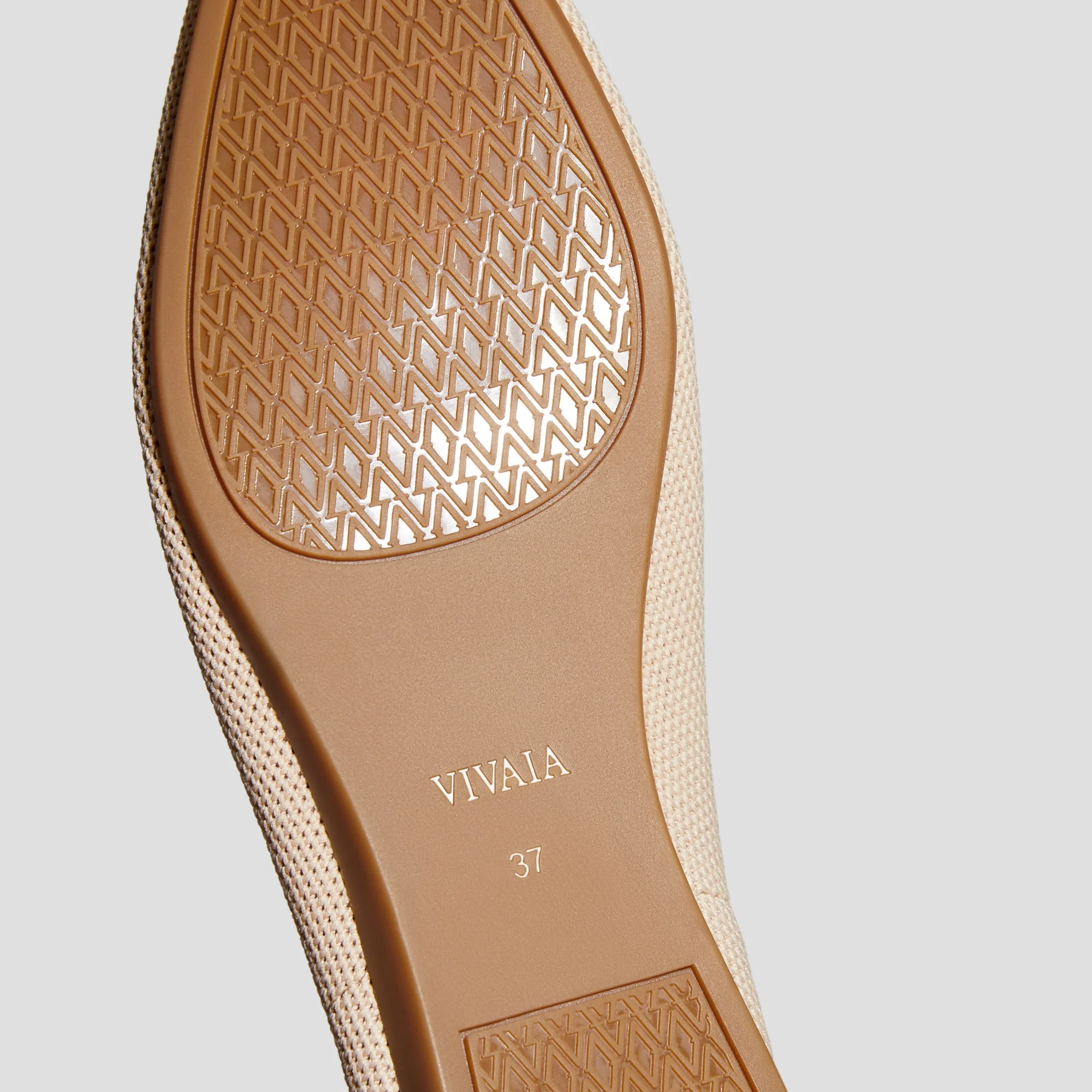 Pointed-Toe Ballet Flats (Aria 5°)
