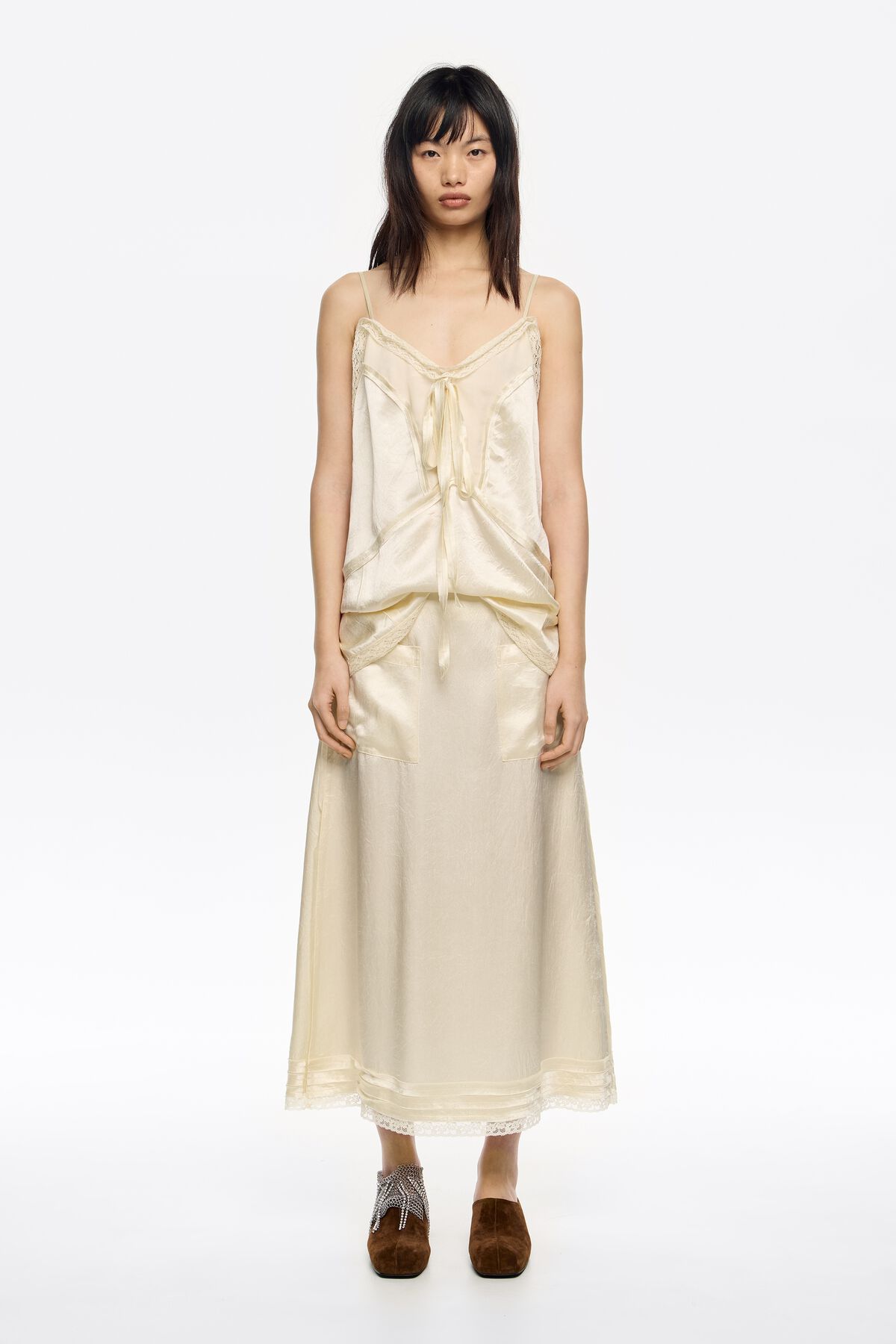 Beige A-line skirt with pockets