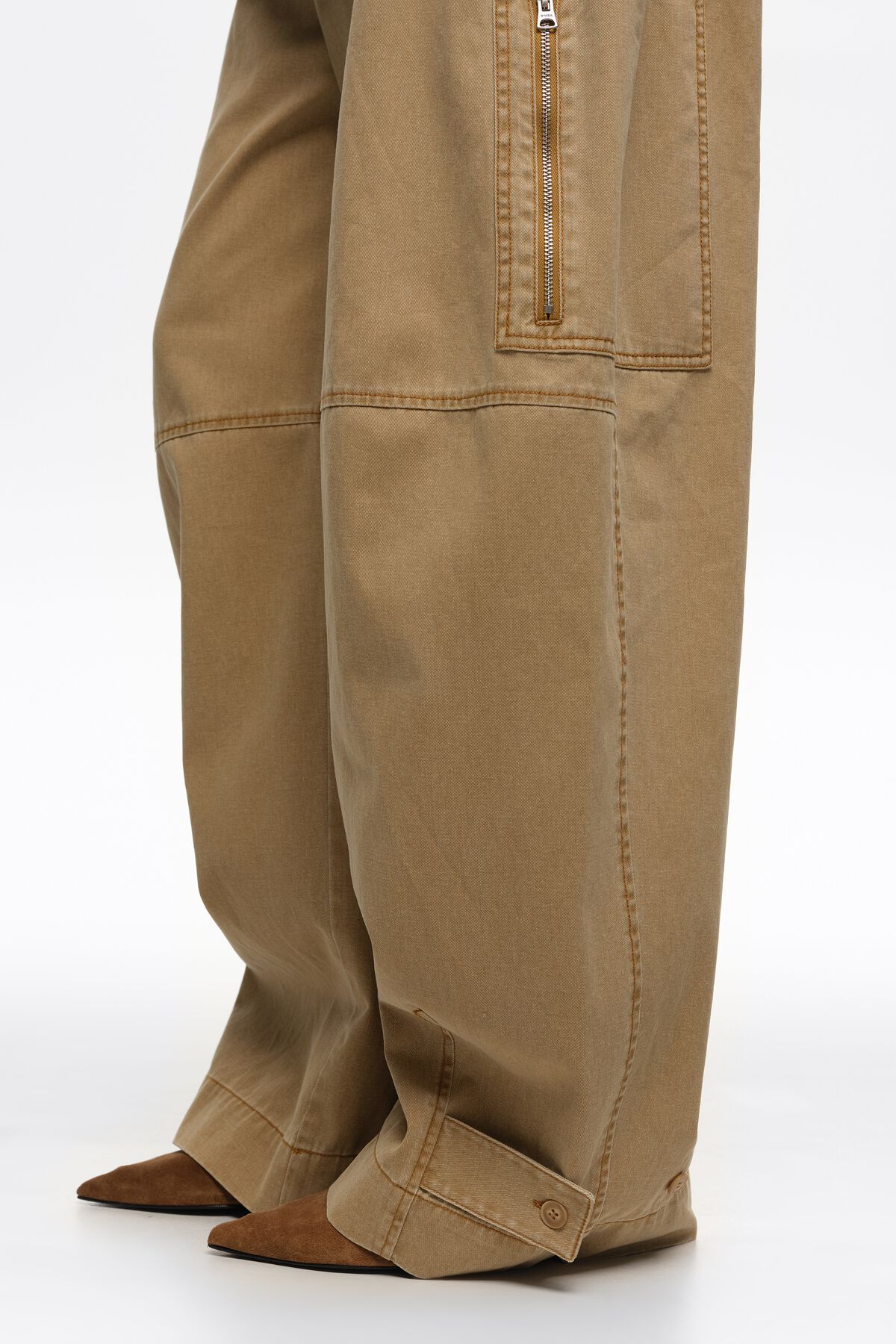 Brown suede mid court shoe