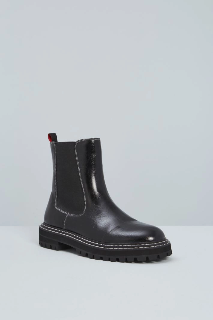Chelsea ankle boots with trekking sole - BLACK