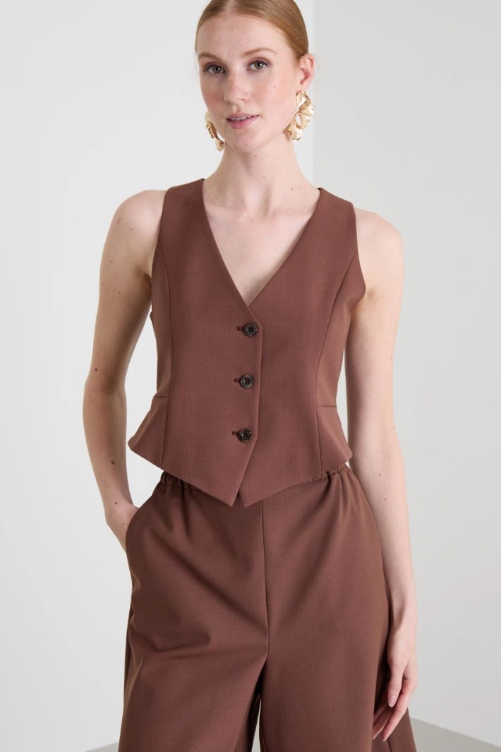 Slim-fit gilet - BROWN