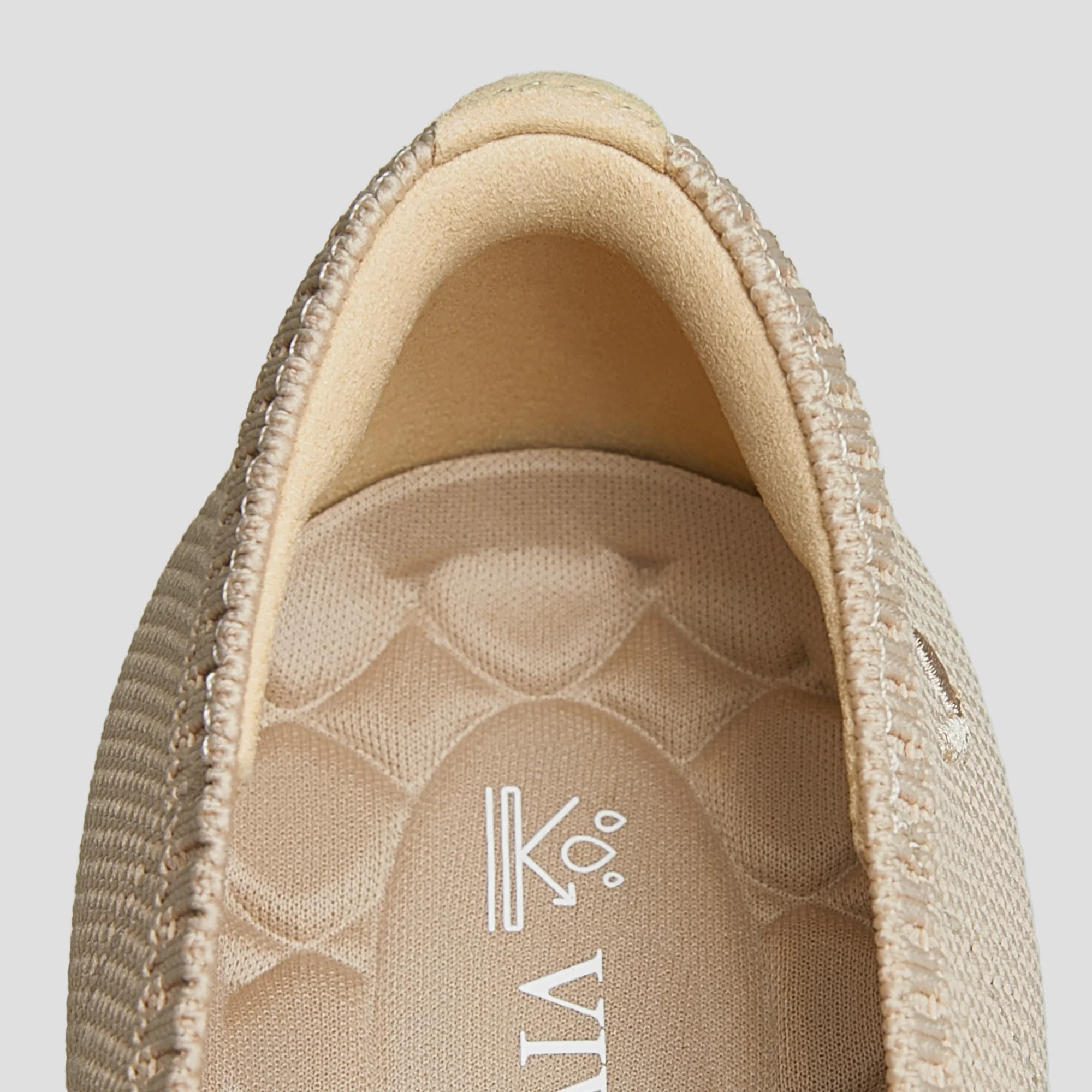 Lightweight Pointed-Ballet Flats (Aria Walker)