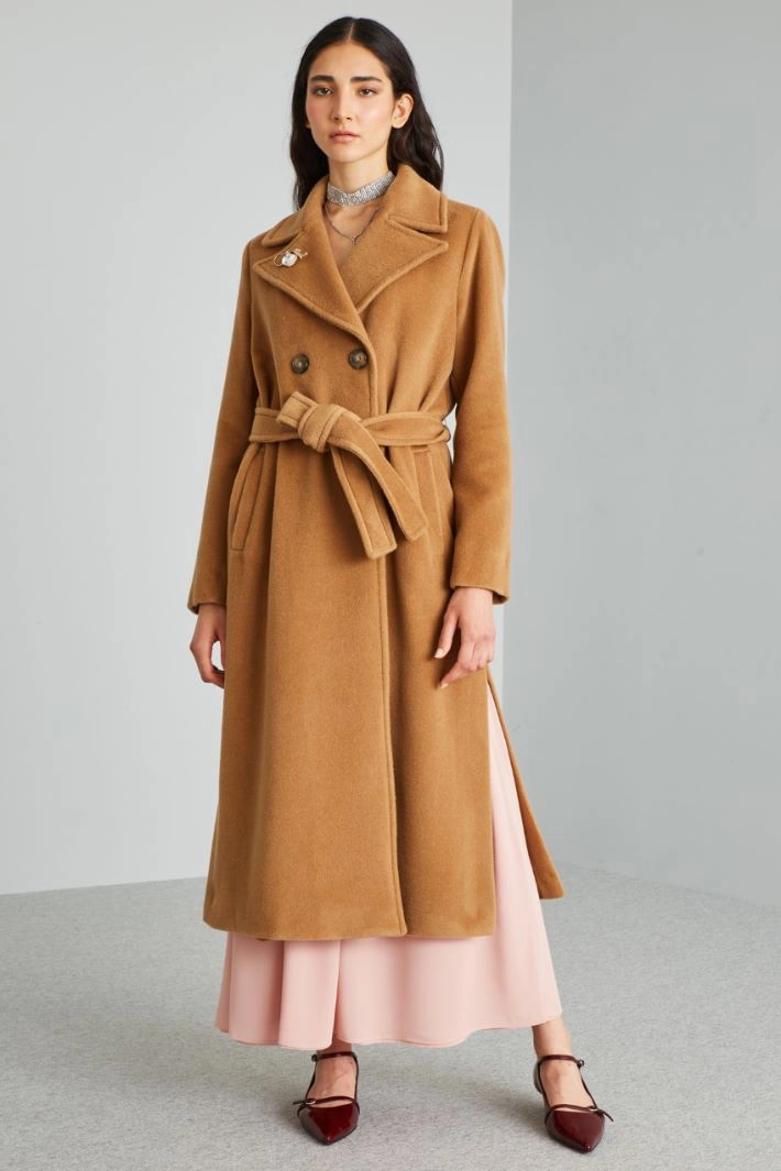 Coat with maxi lapels - CAMEL