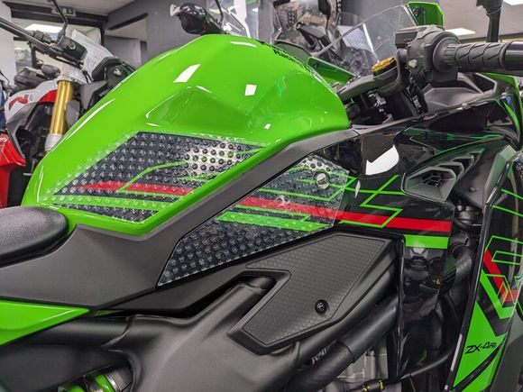 Grip de réservoir R&G Racing Kit Eazi-Grip Evo - transparentRef : RGR01982A / 1129238002