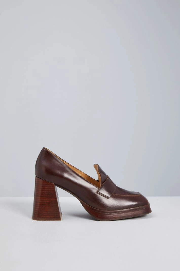 Décolleté with trapeze heel - DARK BROWN