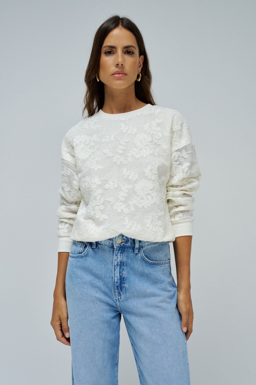 SWEATSHIRT WITH FLORAL EMBROIDERY