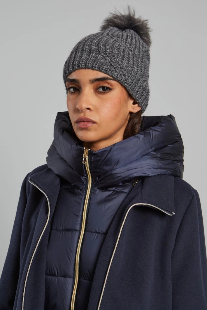 Beanie with pom pom - DARK GREY