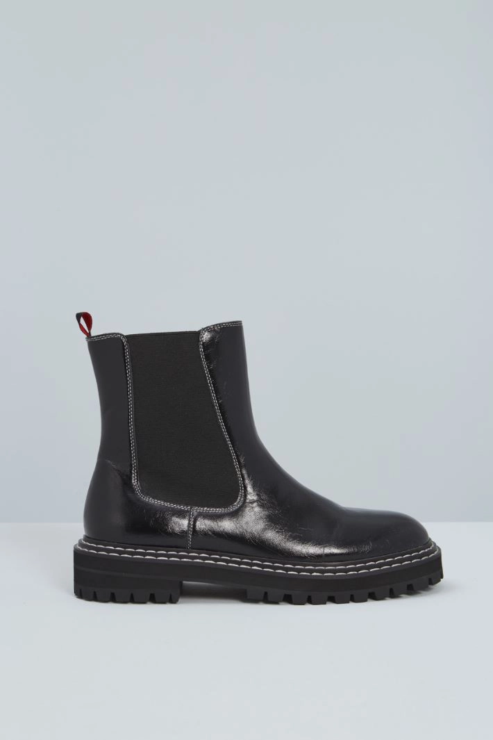 Chelsea ankle boots with trekking sole - BLACK