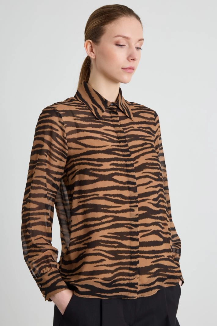 Animal print silk shirt - BROWN