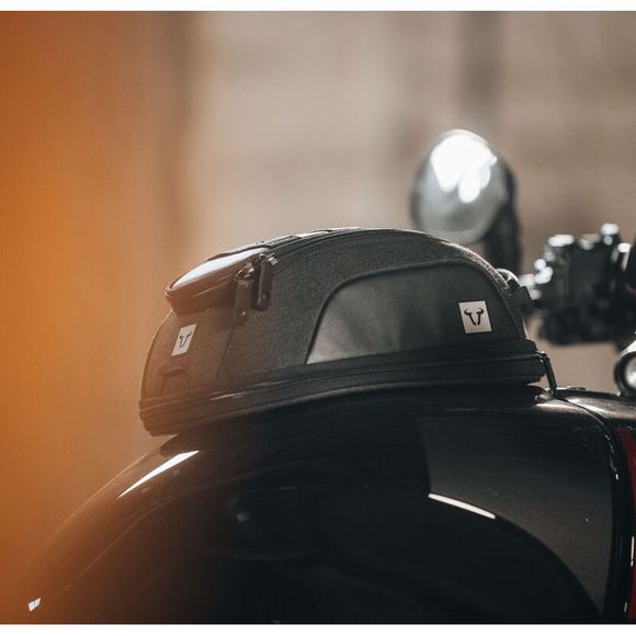 Sacoche réservoir SW-MOTECH Legend Gear LT3 (5.5 Litres) Fixation par aimants Universel - NoirRef : SWM1175 / BC.TRS.00.401.20000