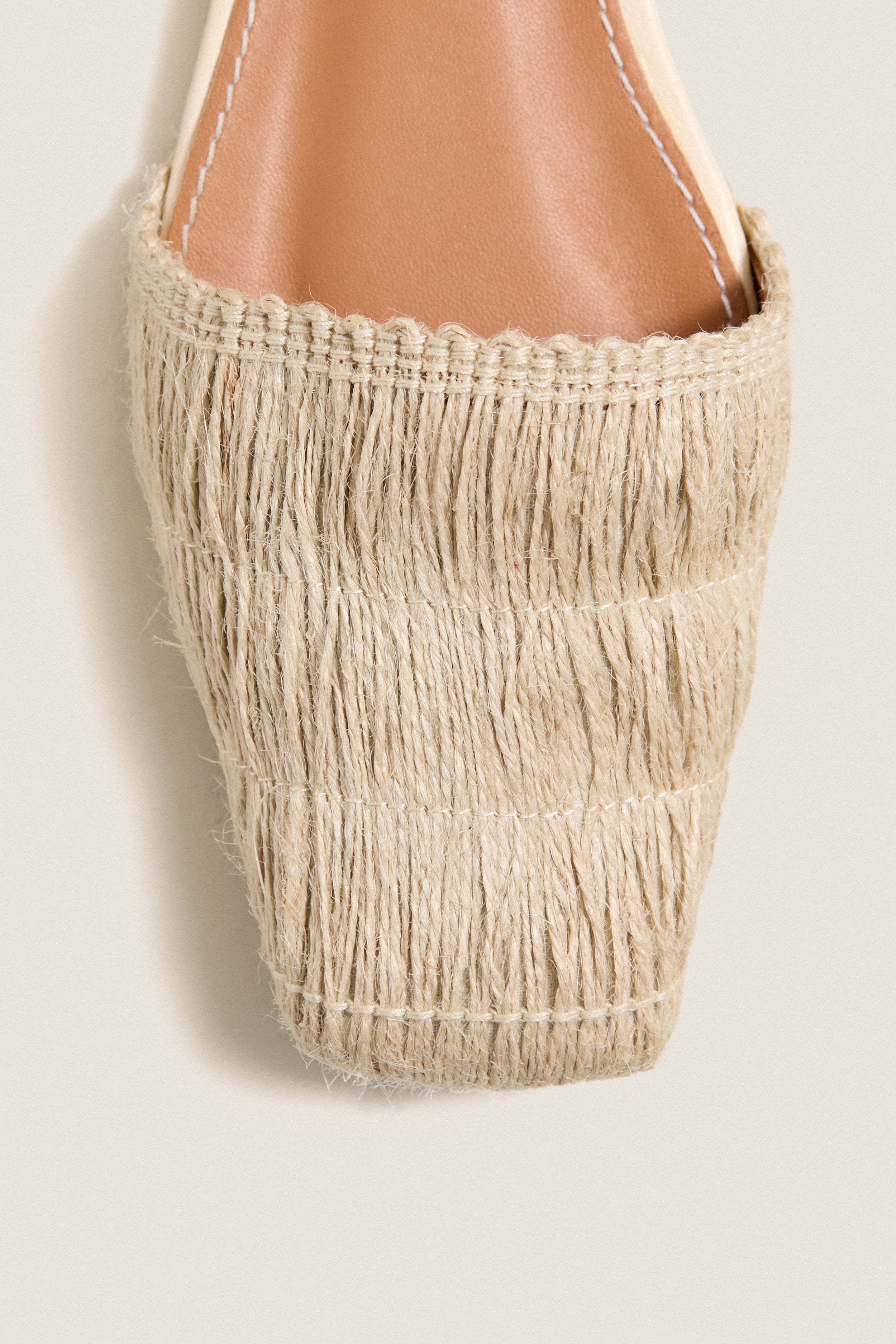 Natural Willa Flat