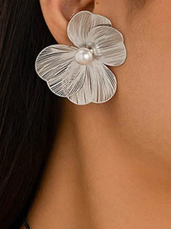 Beaded Flower Shape Earrings Accessories + Necklaces Accessories Three Pieces