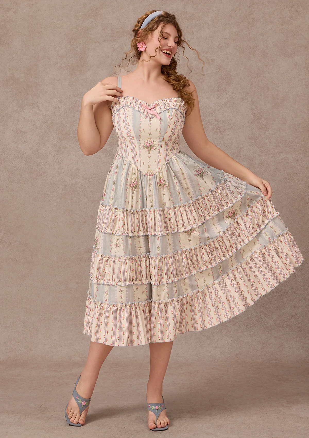 Curve&Plus Girl in Blue Wind Dress
