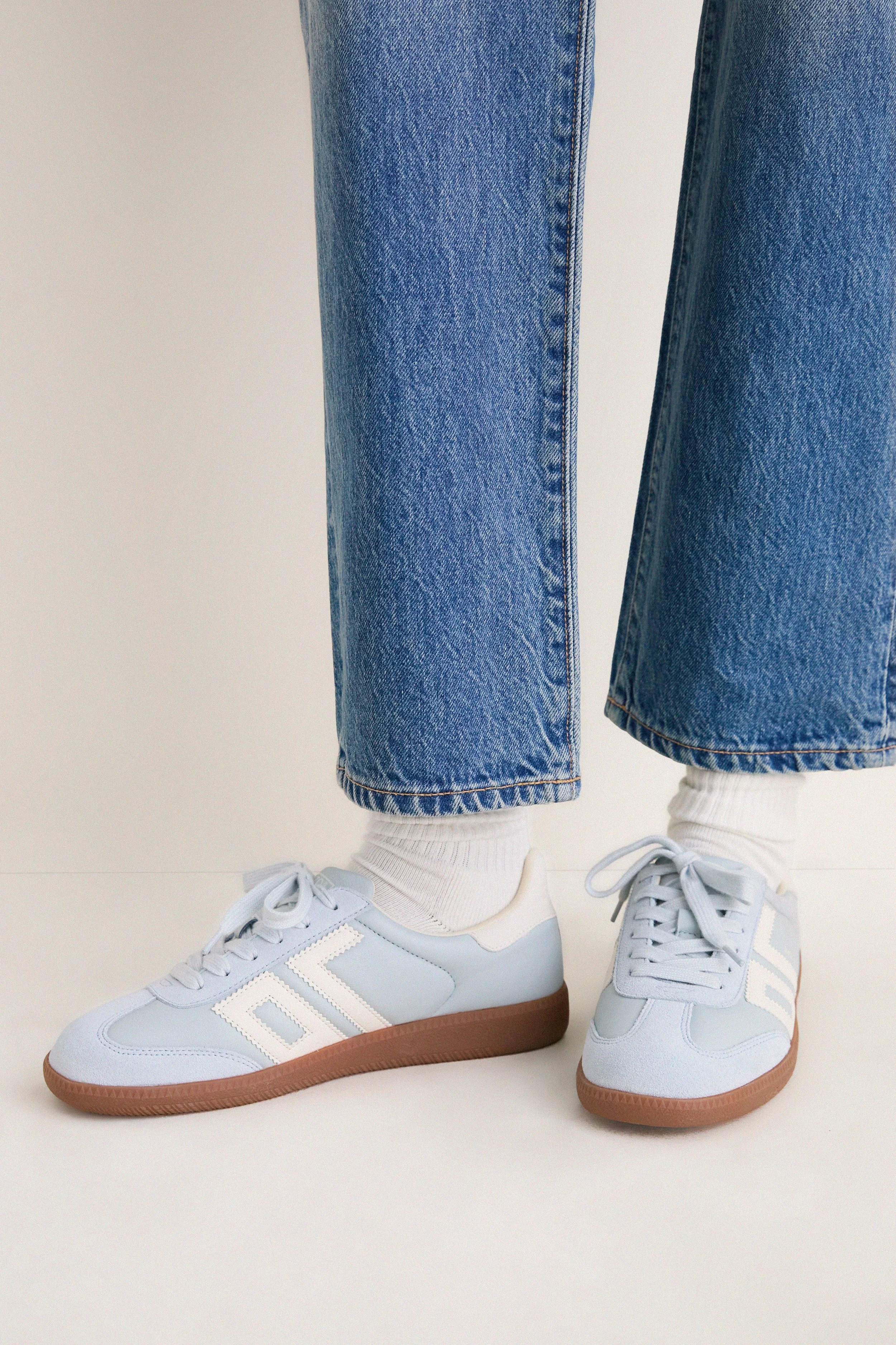 Light Sky Cloud D26 Sneakers