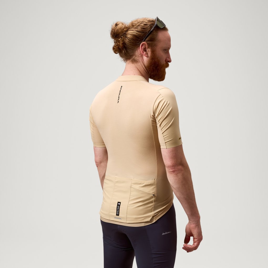 Endura Alltrack Ride Resort Short Sleeve Jersey Men - sand