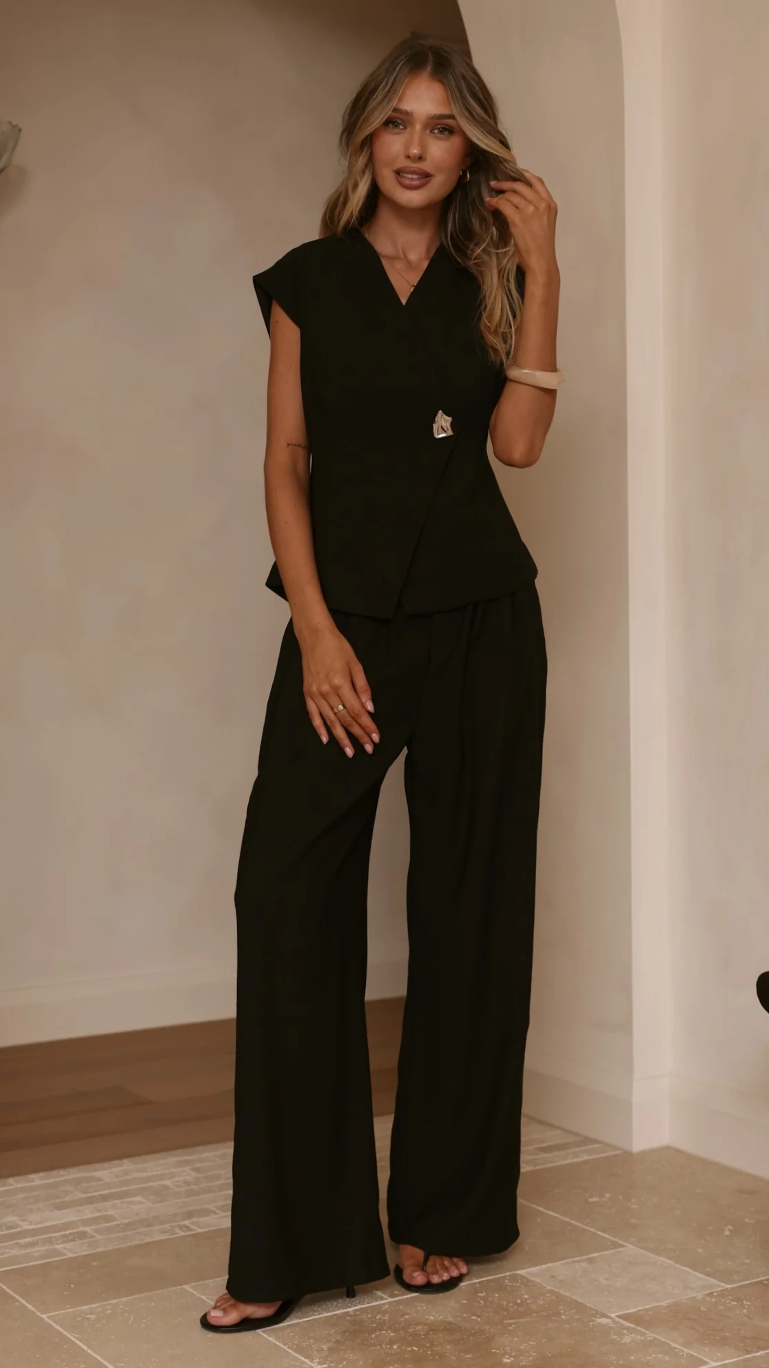 Zahira Vest Top - Black