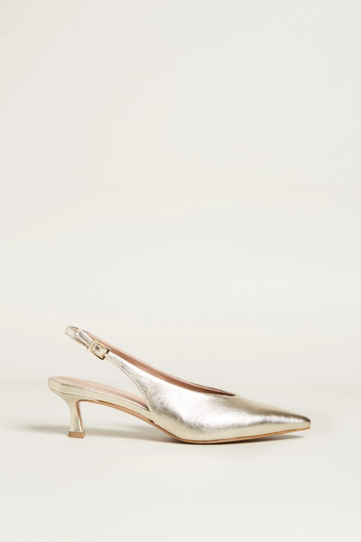 Laminated leather slingbacks - GOLD