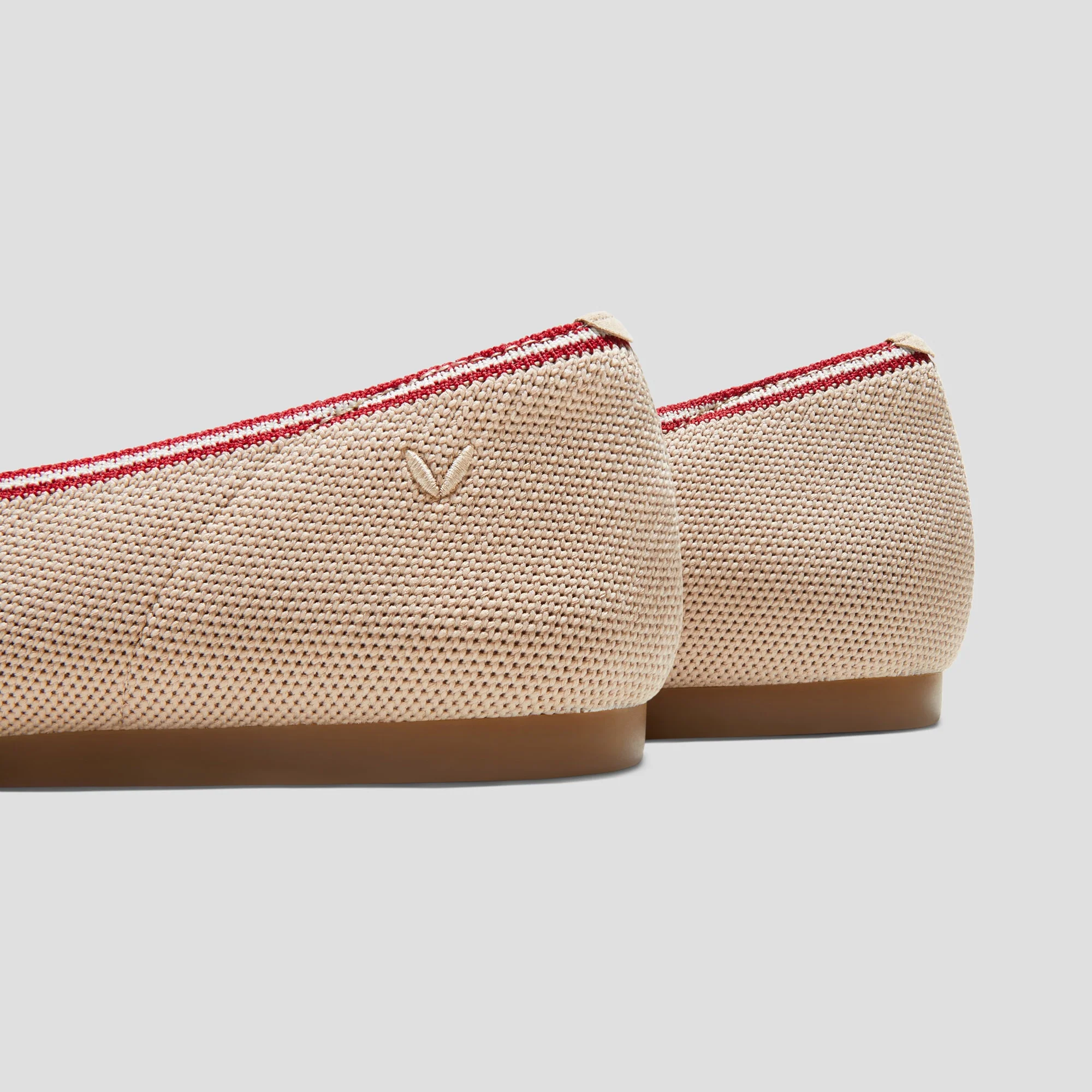 Pointed-Toe Ballet Flats (Aria 5°)