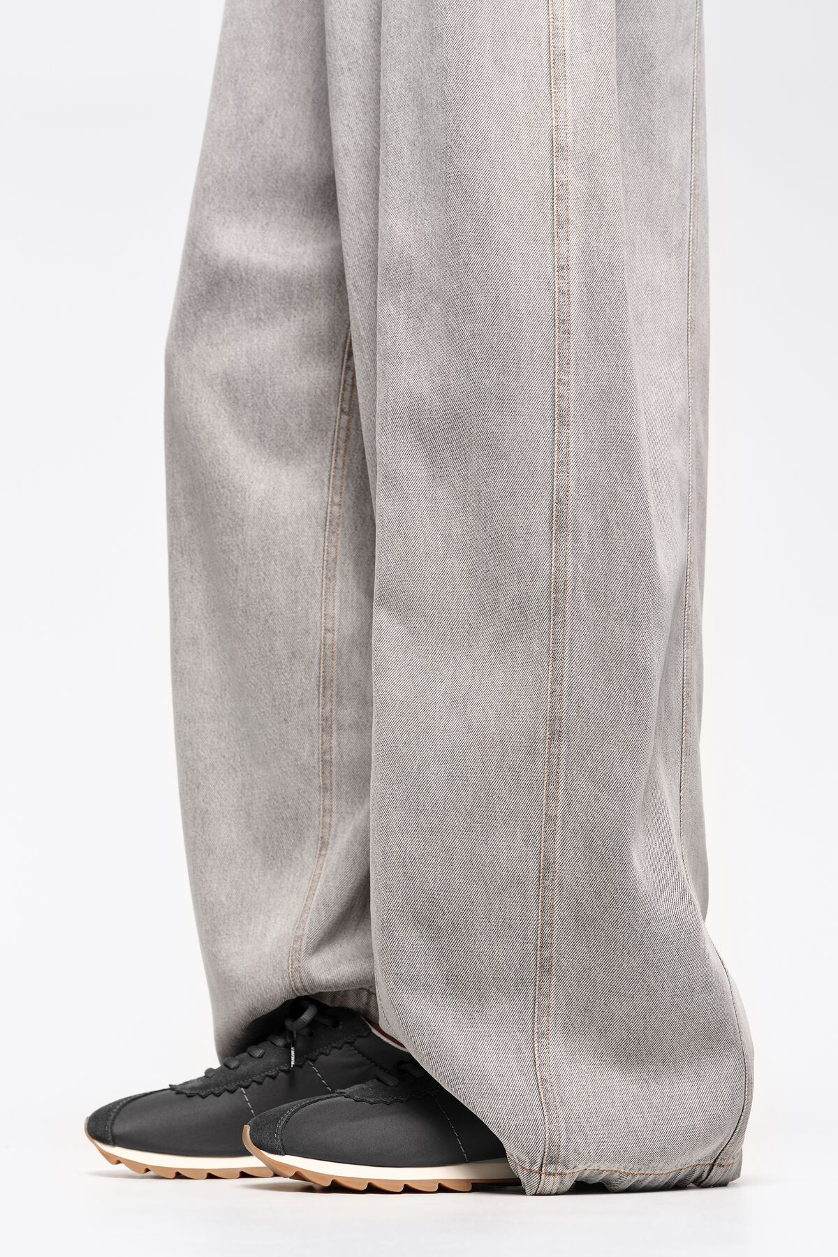 Black retro suede and nylon 13 18 sneaker