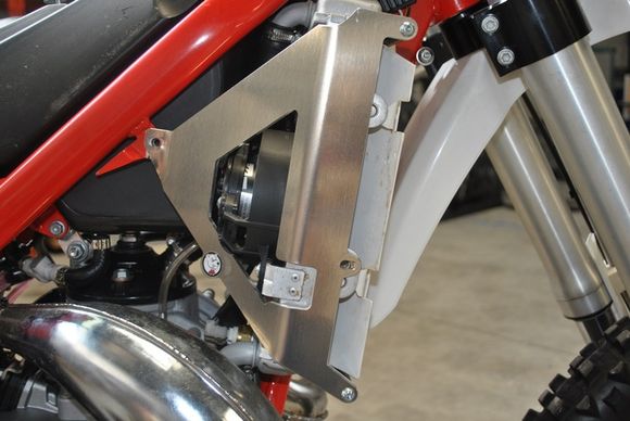 Axp aluminum radiator protectionBETA 300 XTRAINER 300 2T - 2016 - 2022Ref: XP00102A / 1053136