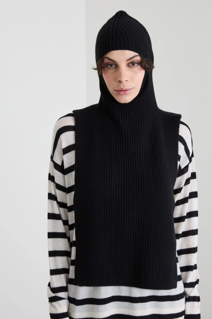Poncho with a balaclava collar - BLACK