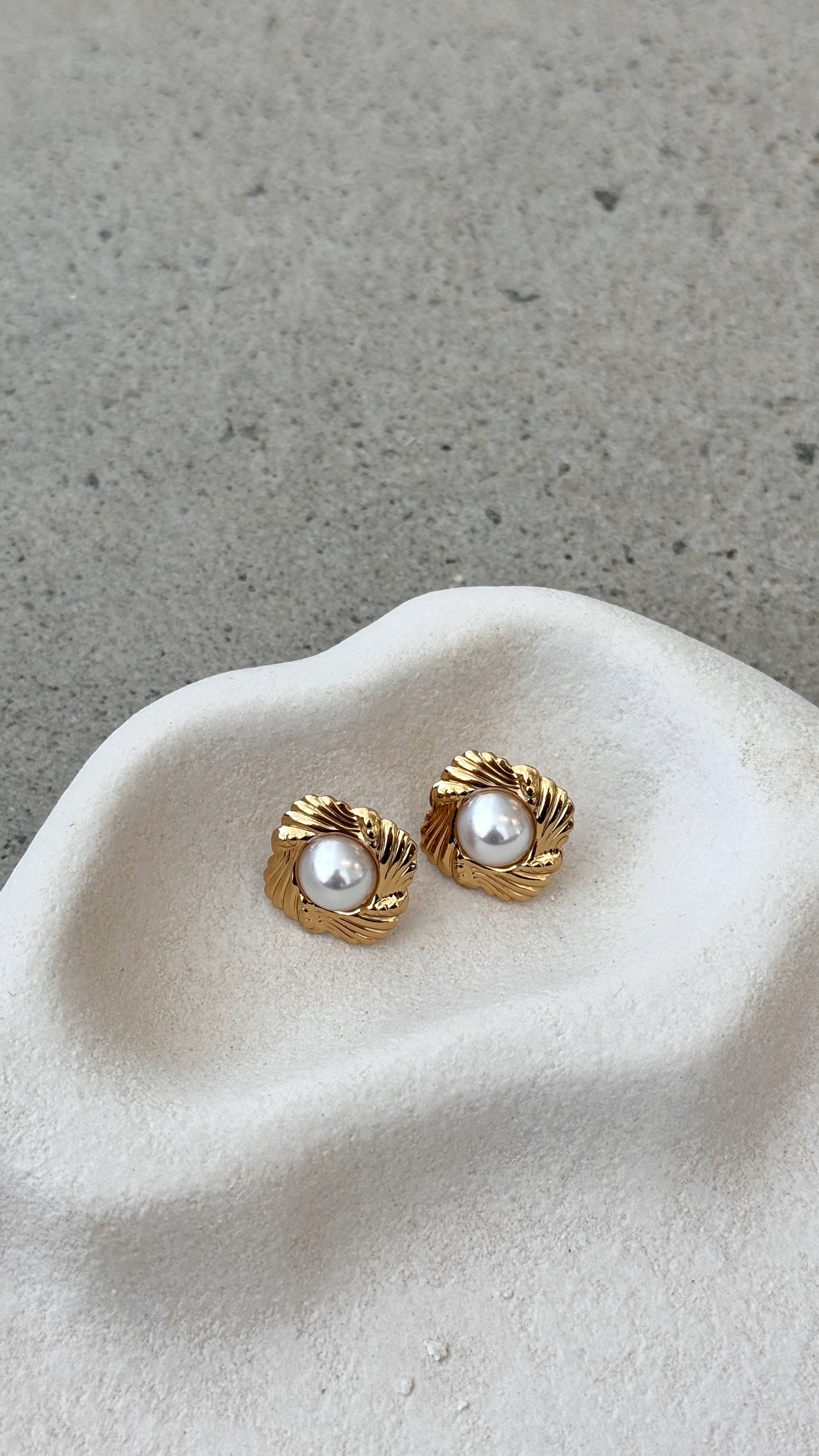 Yasmine 14K Gold Earrings - Gold / Pearl