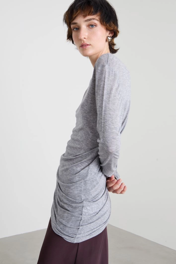 T-shirt with asymmetrical hem - GREY