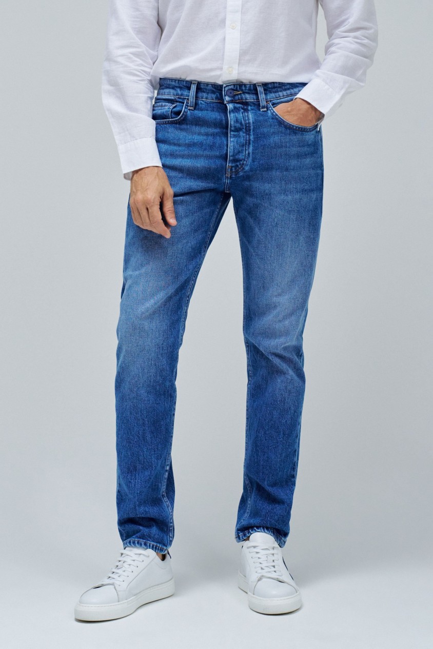 SLIM FIT JEANS