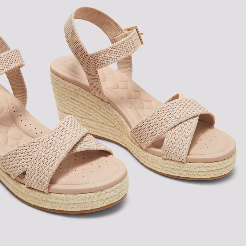 Round-toe Wedge Sandals (Sally Pro)
