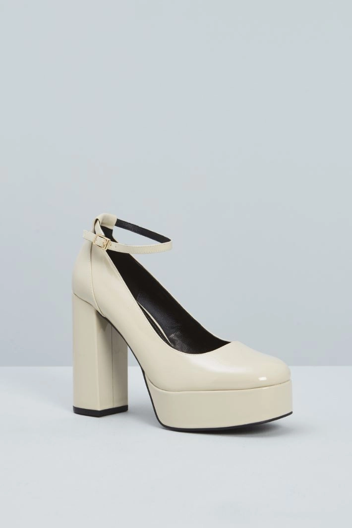 Platform court shoes - CREAM