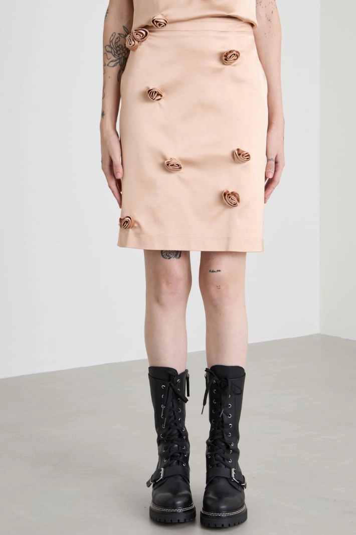 Skirt with embroidered roses - PALE PINK