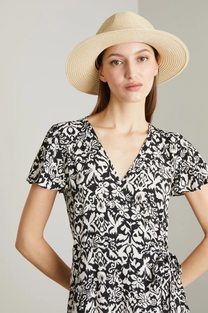 Wide brimmed hat - BEIGE