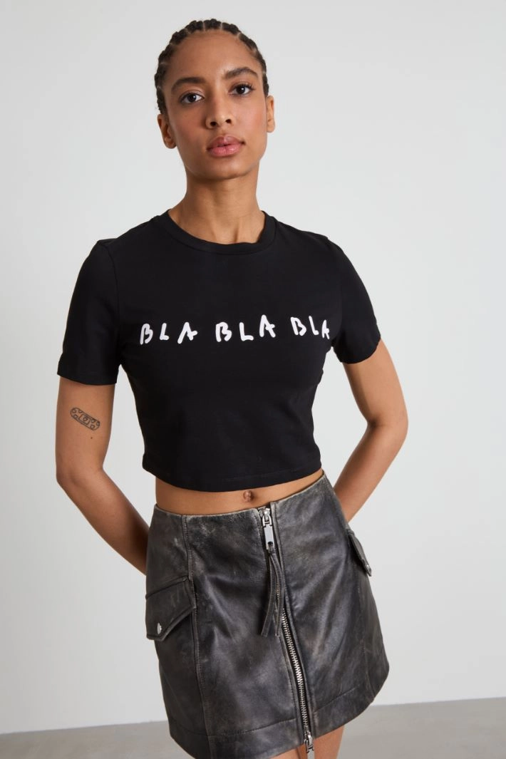 Cropped T-shirt with print - BLACK