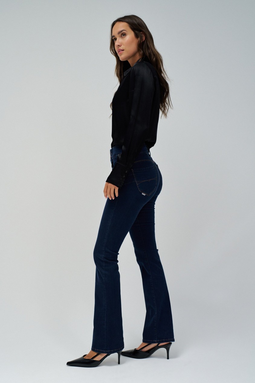 SECRET PUSH IN BOOTCUT SOFT TOUCH JEANS