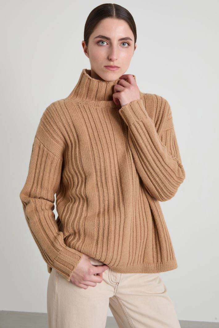 Wool and cashmere sweater - CAMEL